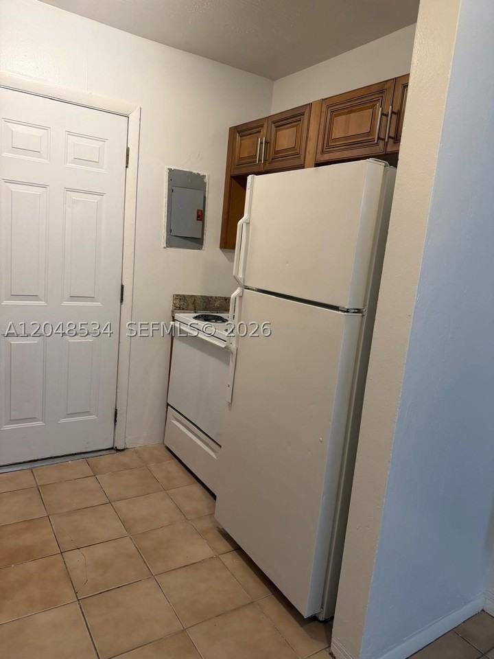 1019 Nw 52nd St #A - Photo 5 of 9