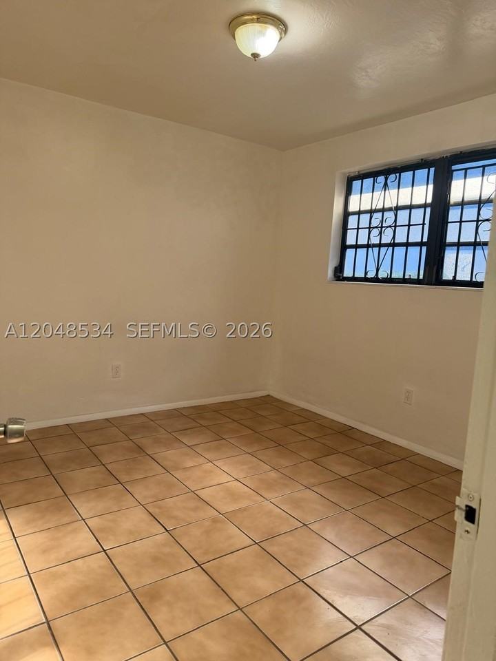 1019 Nw 52nd St #A - Photo 6 of 9