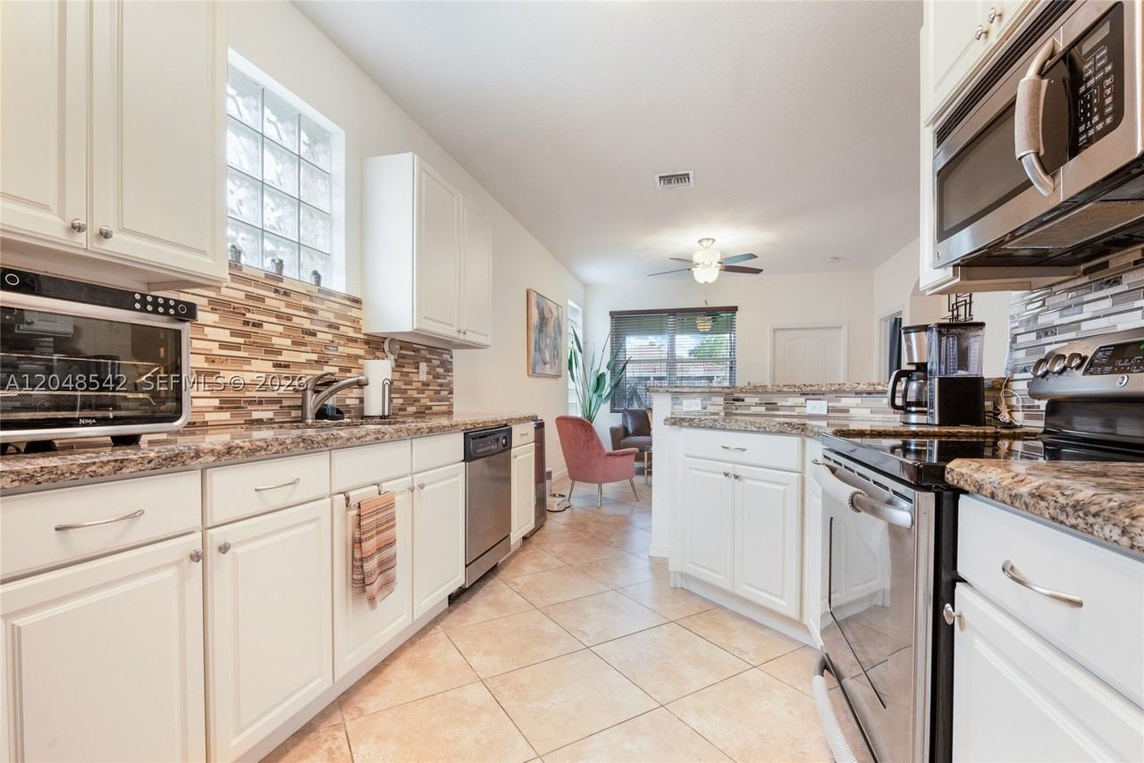 21471 Sw 89th Ct - Photo 2 of 15