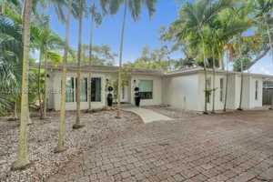 featured image of 2220 Ne 204th St