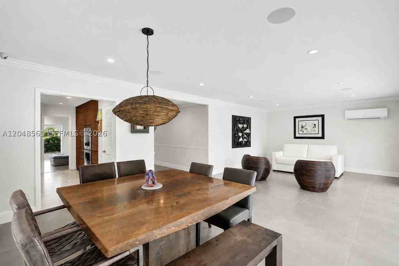 2220 Ne 204th St - Photo 5 of 24