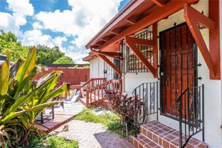 1841 Sw 29th Ave #B - Photo 1 of 1