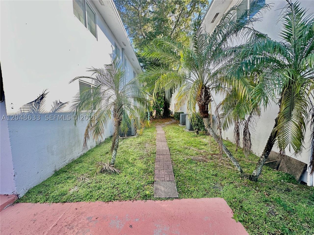 1540 Sw 5th Pl #4 - Photo 3 of 45