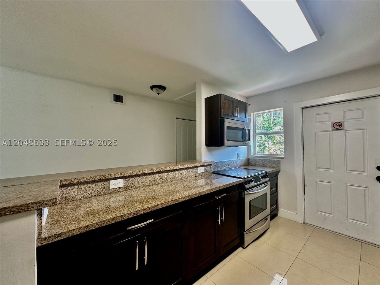 1540 Sw 5th Pl #4 - Photo 5 of 45