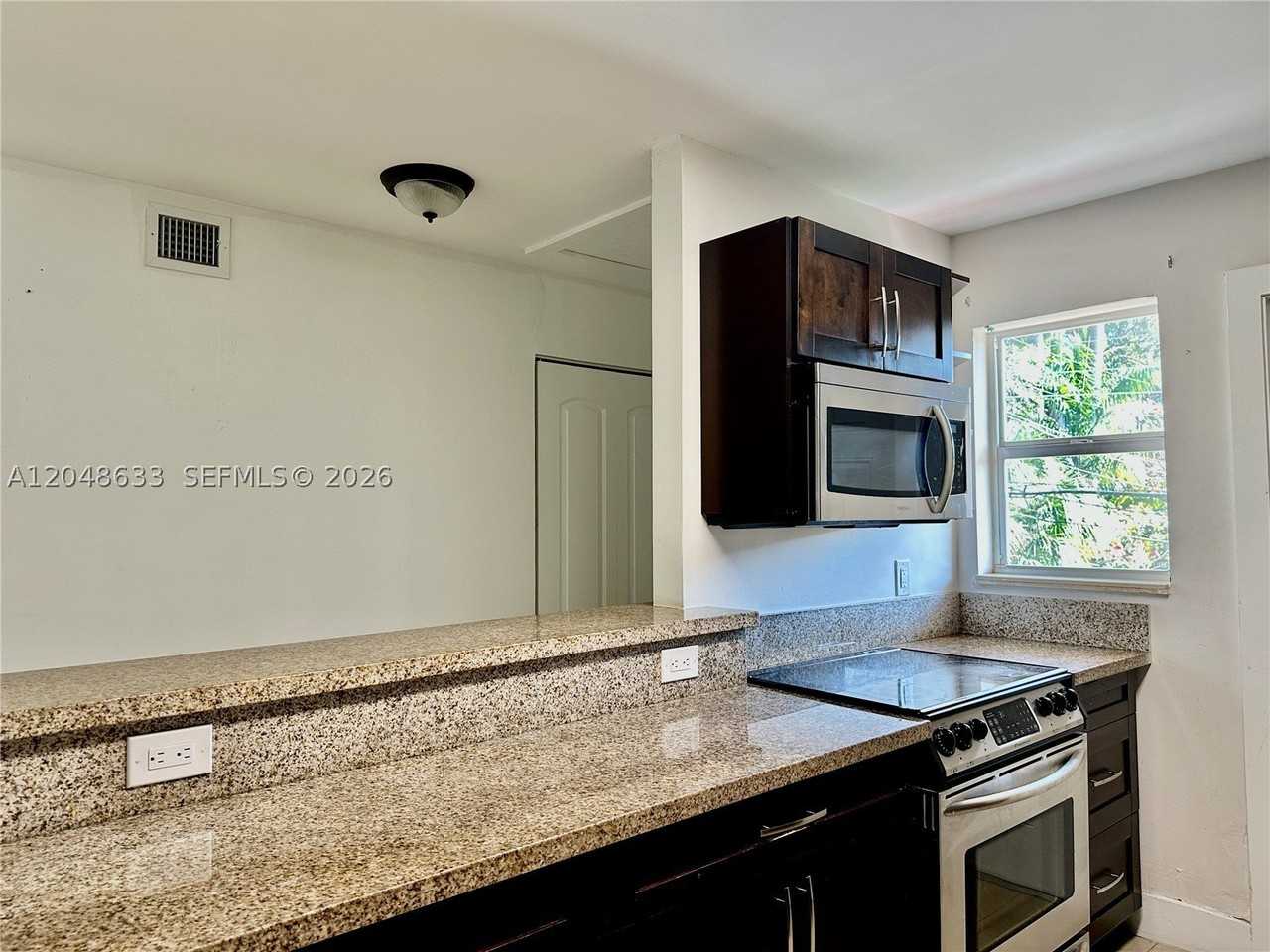 1540 Sw 5th Pl #4 - Photo 6 of 45