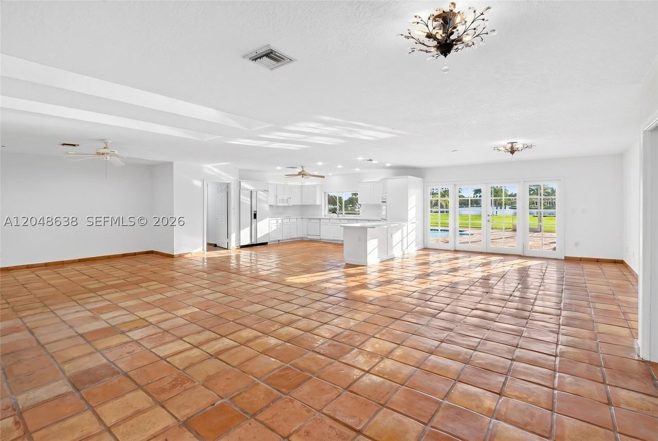 14121 Sw 97th Ave - Photo 6 of 32