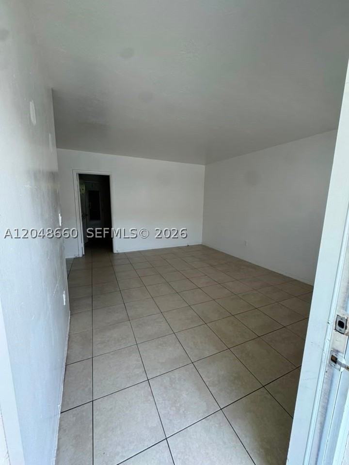 16001 Ne 18th Pl #3 - Photo 4 of 18