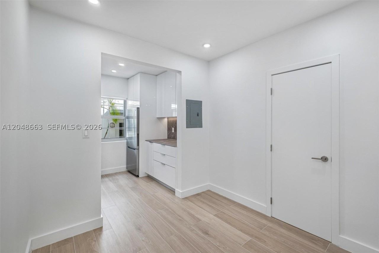 1610 Michigan Ave #2 - Photo 3 of 16