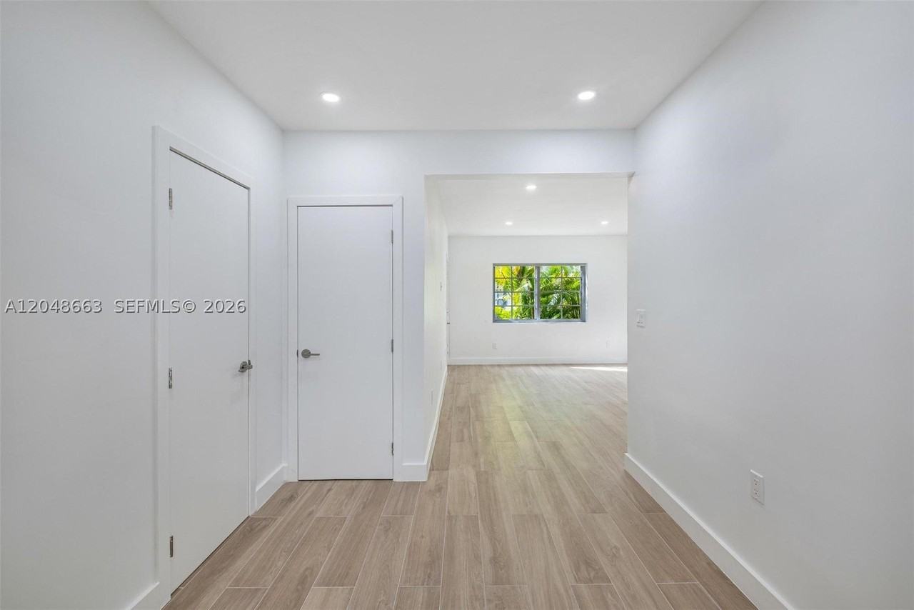 1610 Michigan Ave #2 - Photo 4 of 16