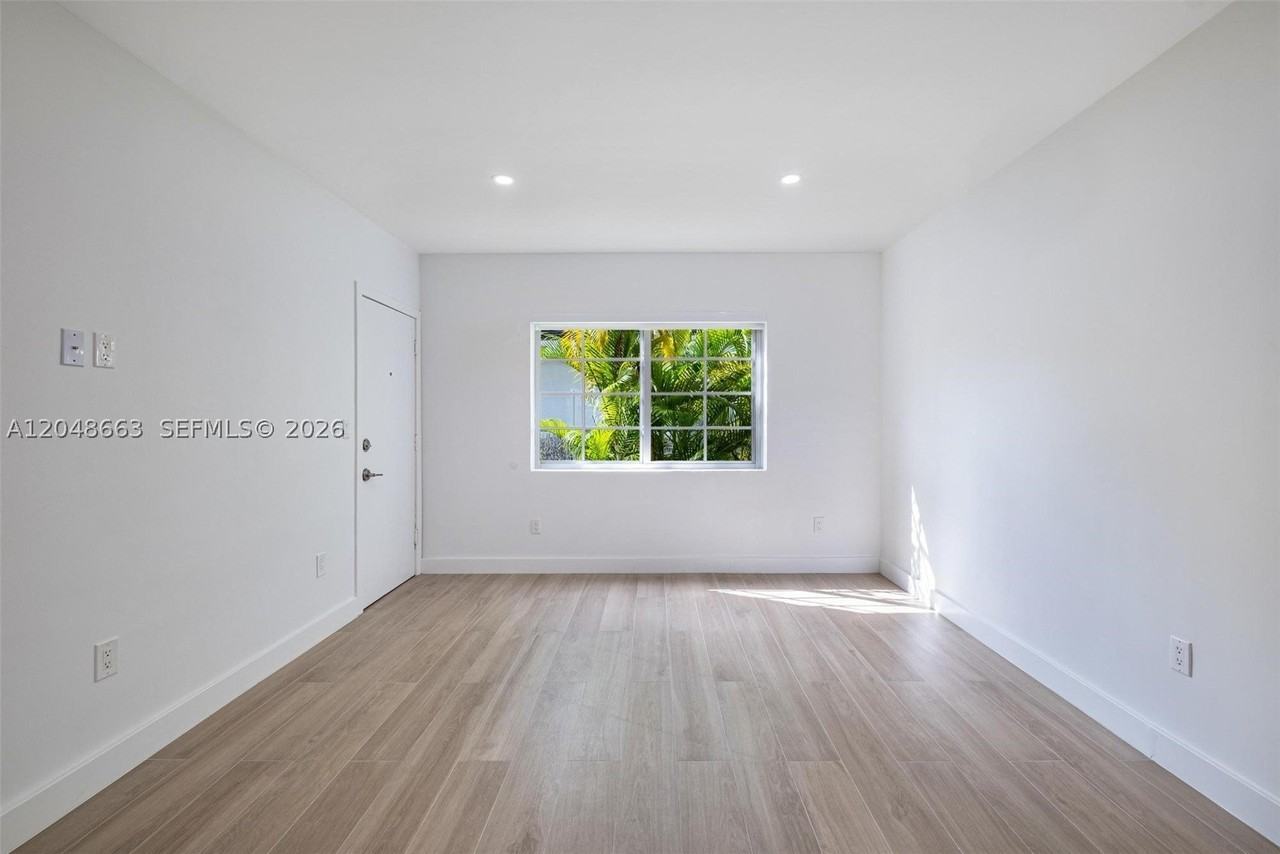 1610 Michigan Ave #2 - Photo 5 of 16