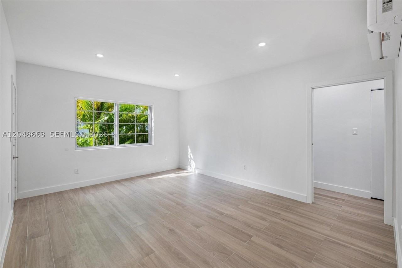 1610 Michigan Ave #2 - Photo 6 of 16