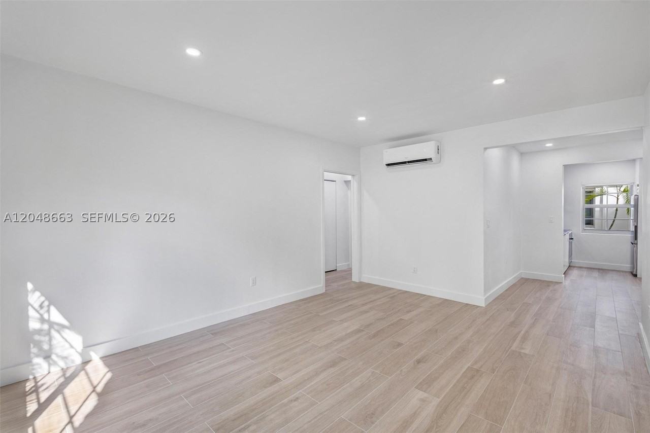 1610 Michigan Ave #2 - Photo 7 of 16