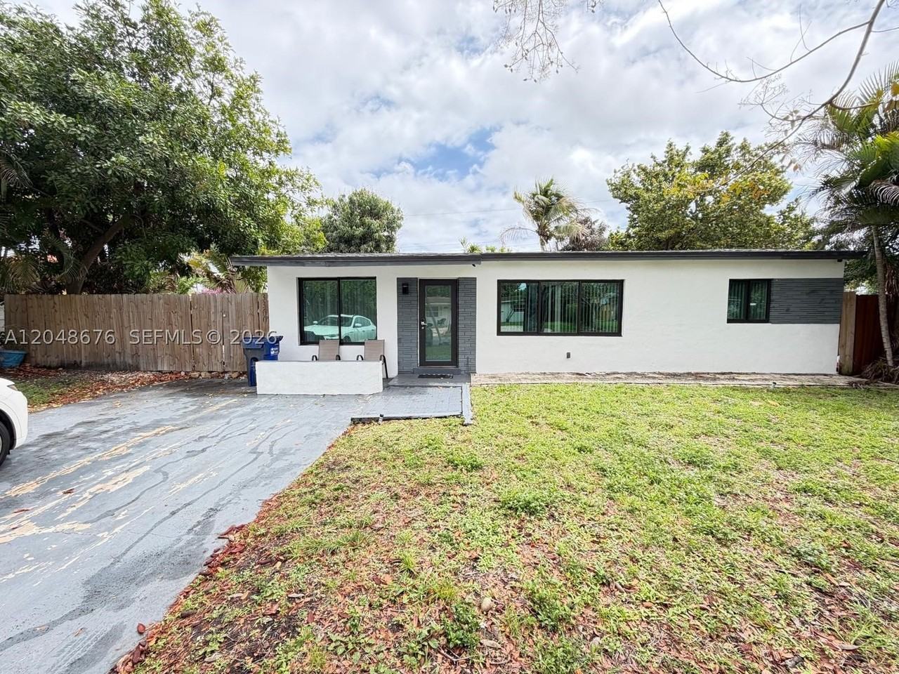 3360 Ne 12th Ter - Photo 3 of 35