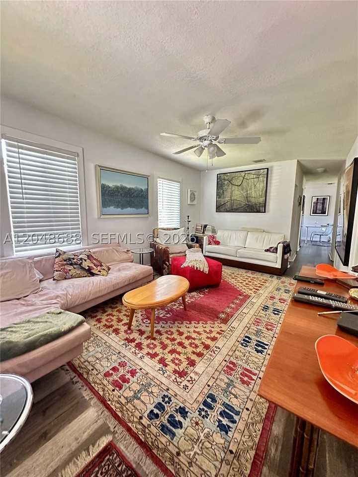 3611 Oak Ave - Photo 3 of 13