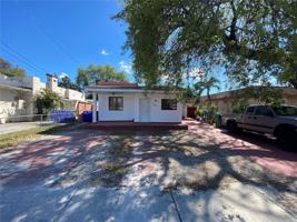 featured image of 2460 Nw 15th St #4