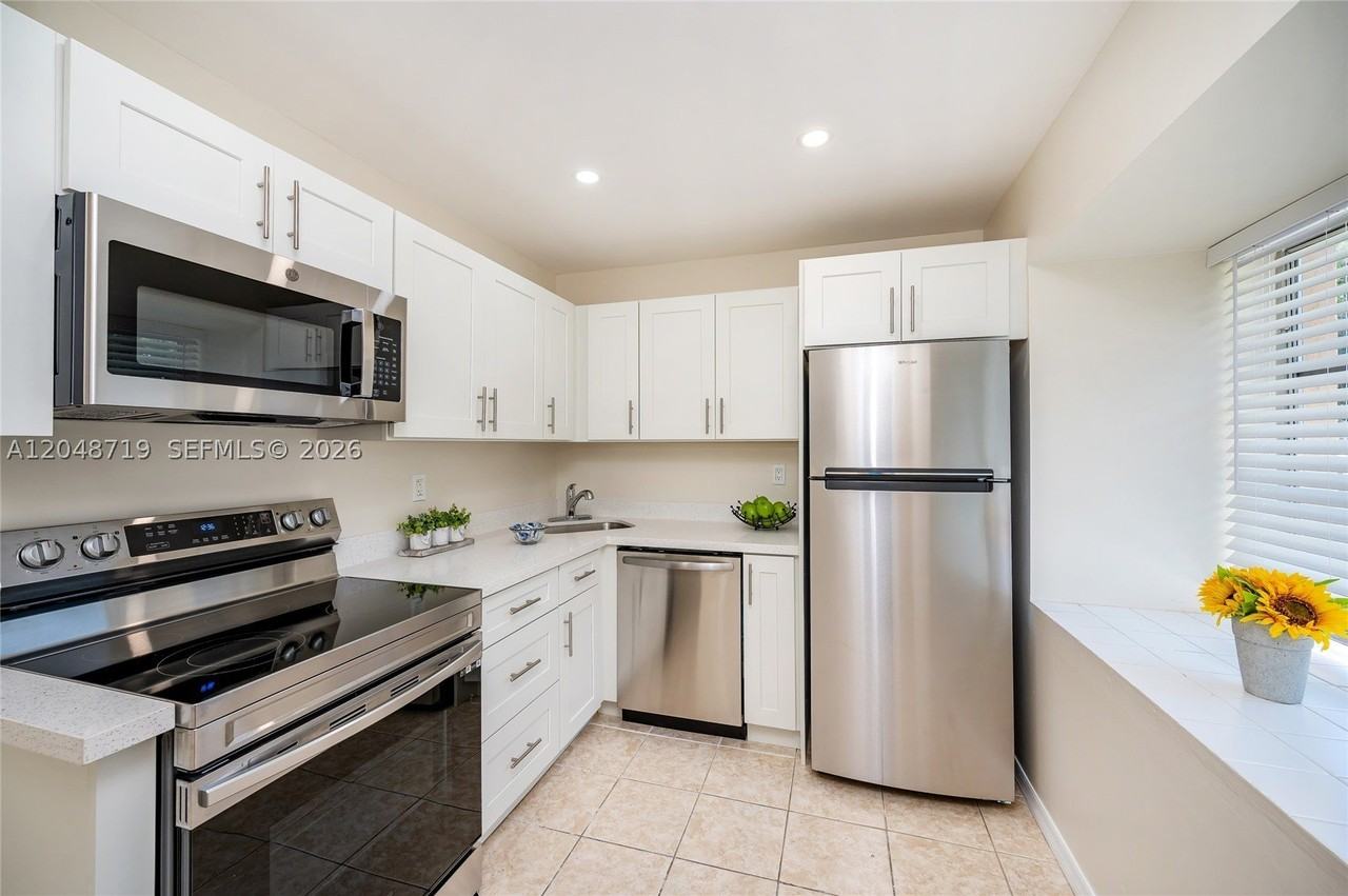 7705 Sw 86th St #B114 - Photo 4 of 34