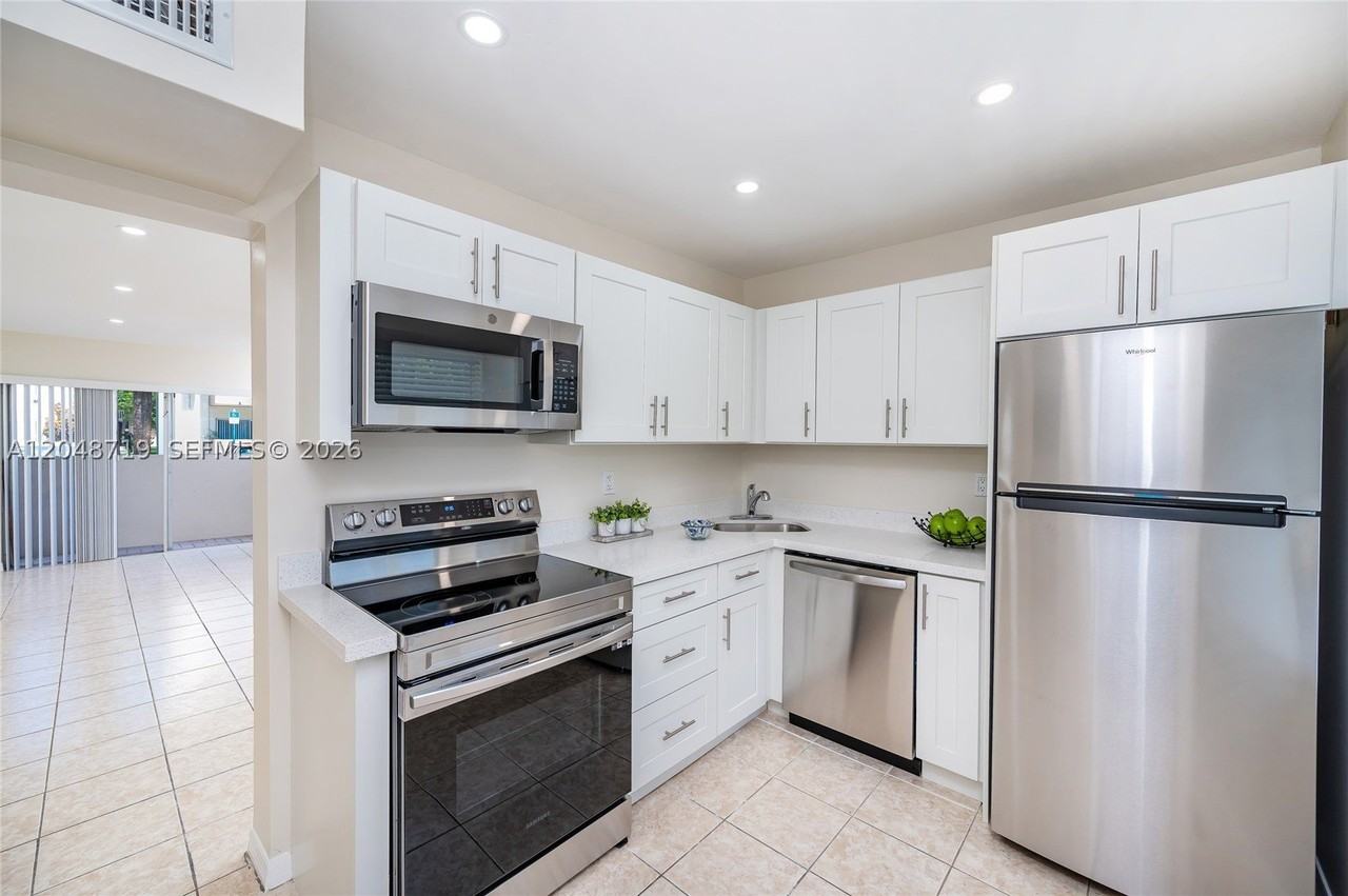 7705 Sw 86th St #B114 - Photo 3 of 34