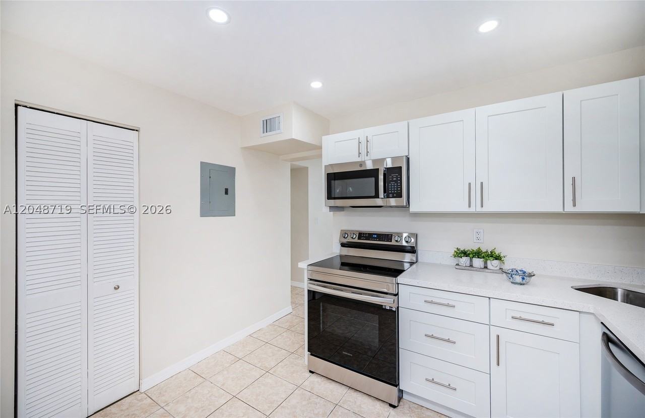 7705 Sw 86th St #B114 - Photo 5 of 34