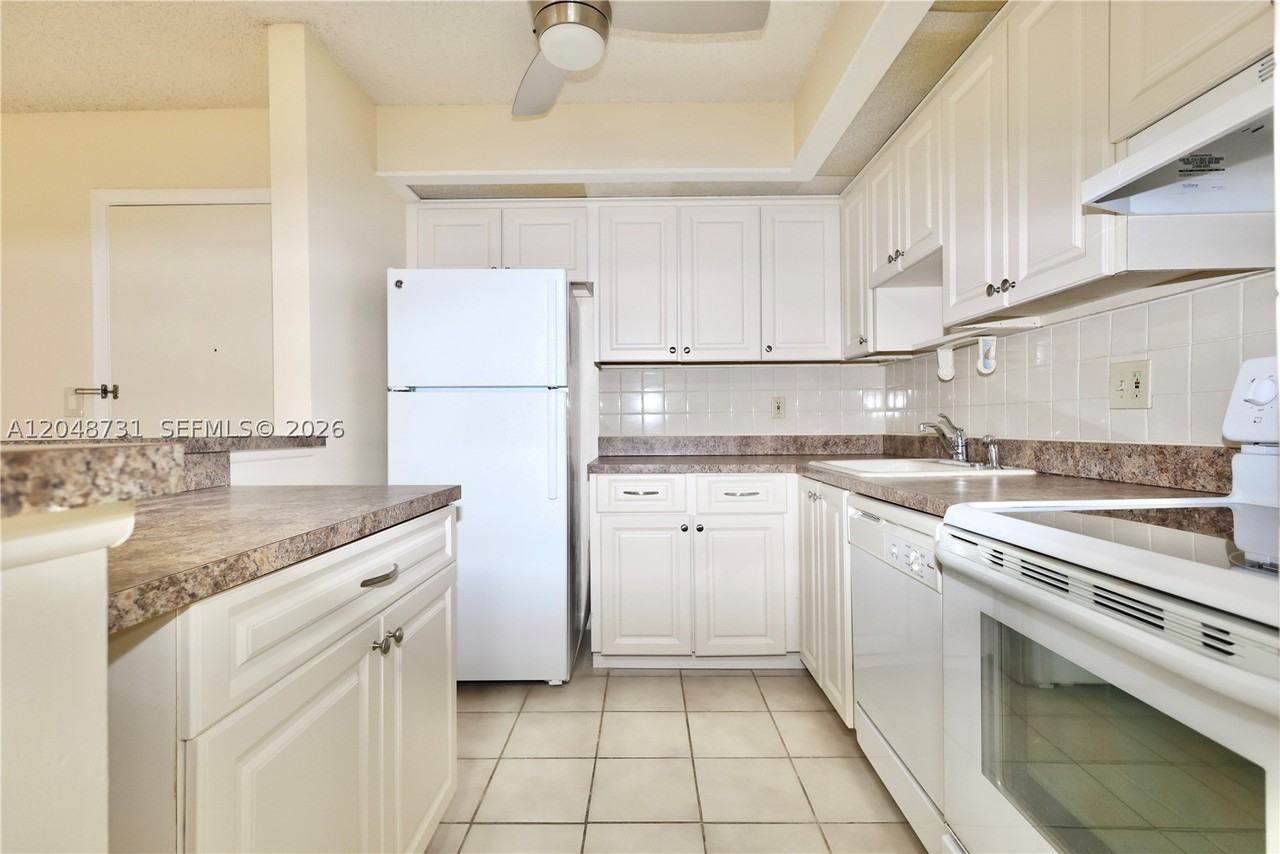9448 S Belfort Cir #116