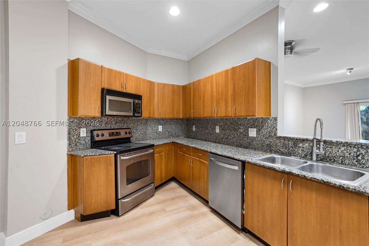 2929 Sw 18th Ter #29 - Photo 2 of 29