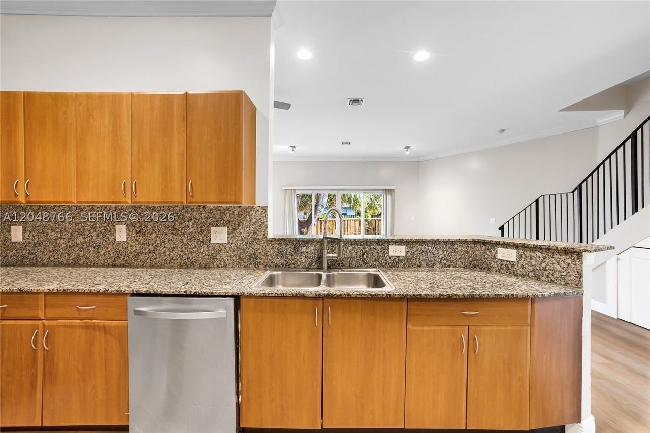 2929 Sw 18th Ter #29 - Photo 3 of 29