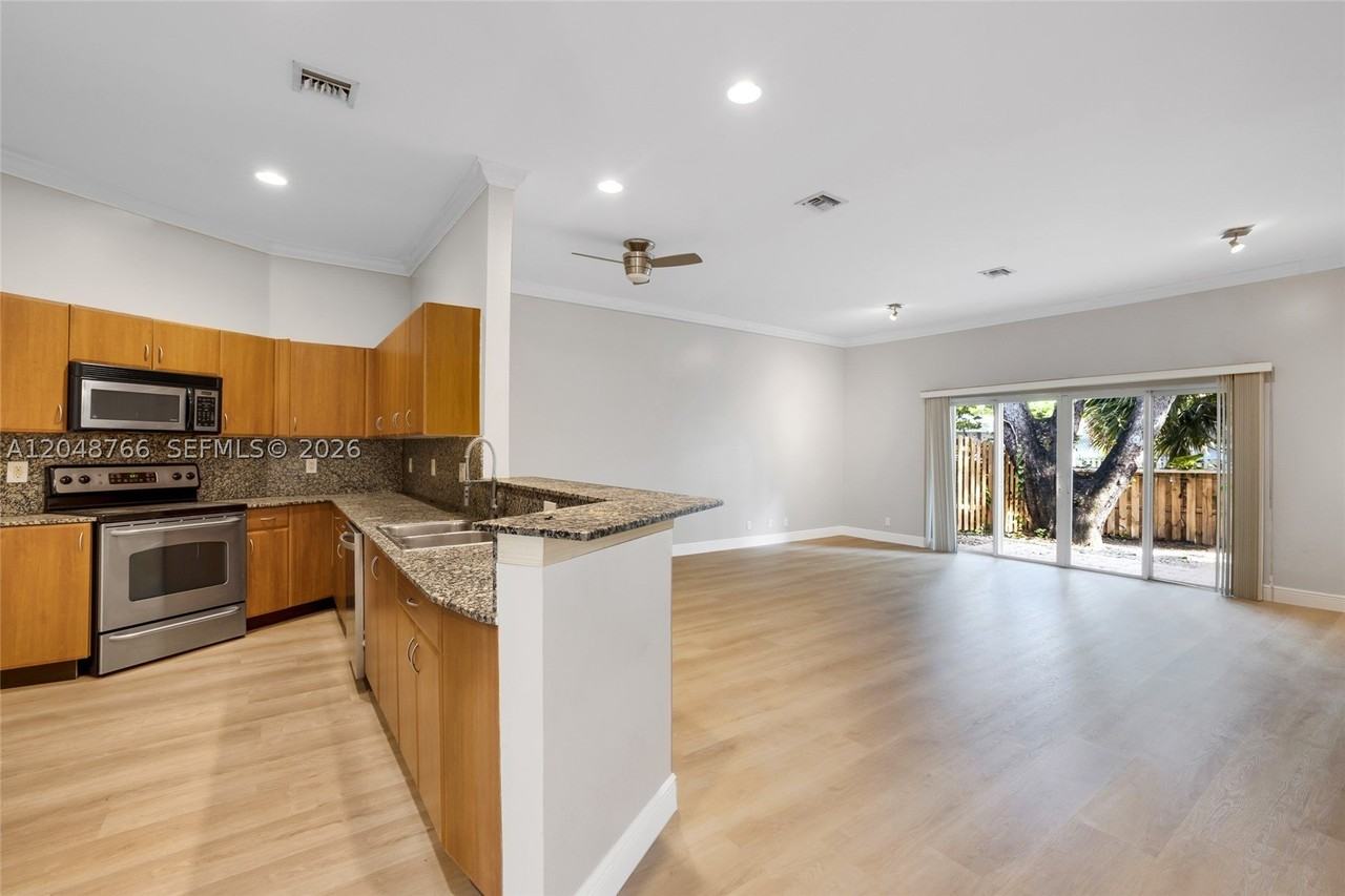 2929 Sw 18th Ter #29 - Photo 5 of 29