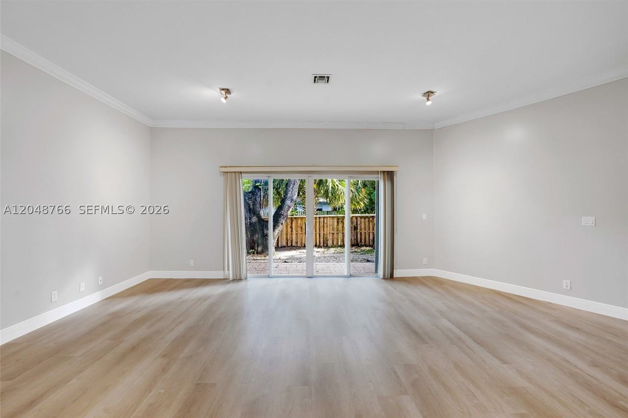 2929 Sw 18th Ter #29 - Photo 7 of 29
