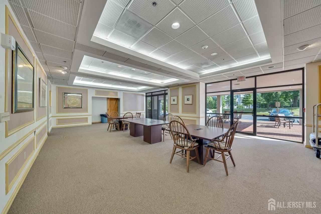 30 S Adelaide Ave #5M - Photo 6 of 26