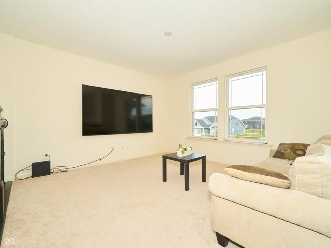 8255 Carnegie Ln - Photo 6 of 19