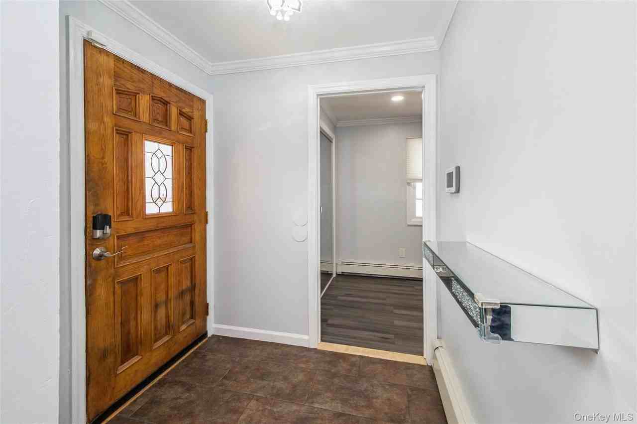 14 Tailor Ln - Photo 2 of 23