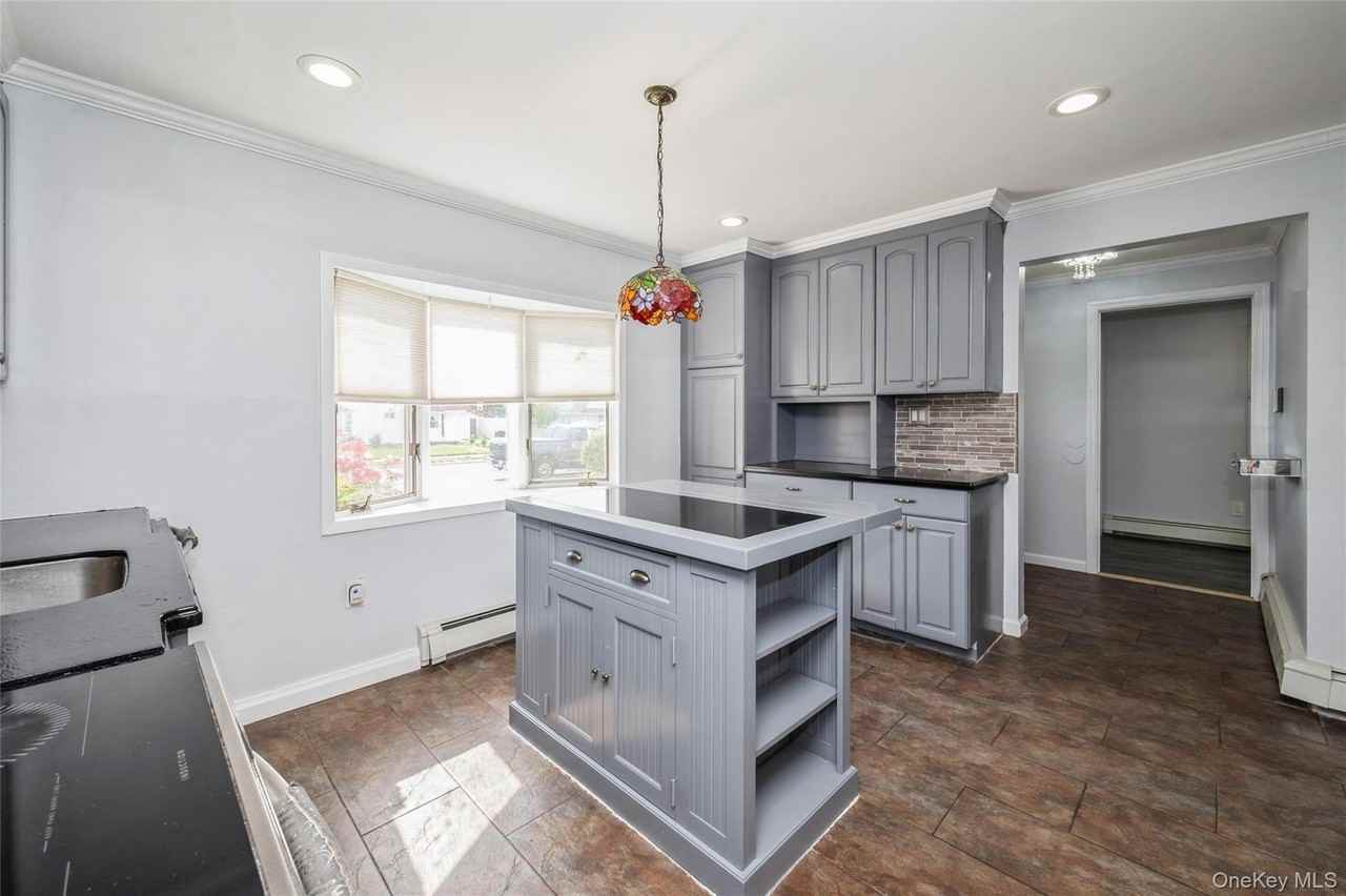 14 Tailor Ln - Photo 6 of 23