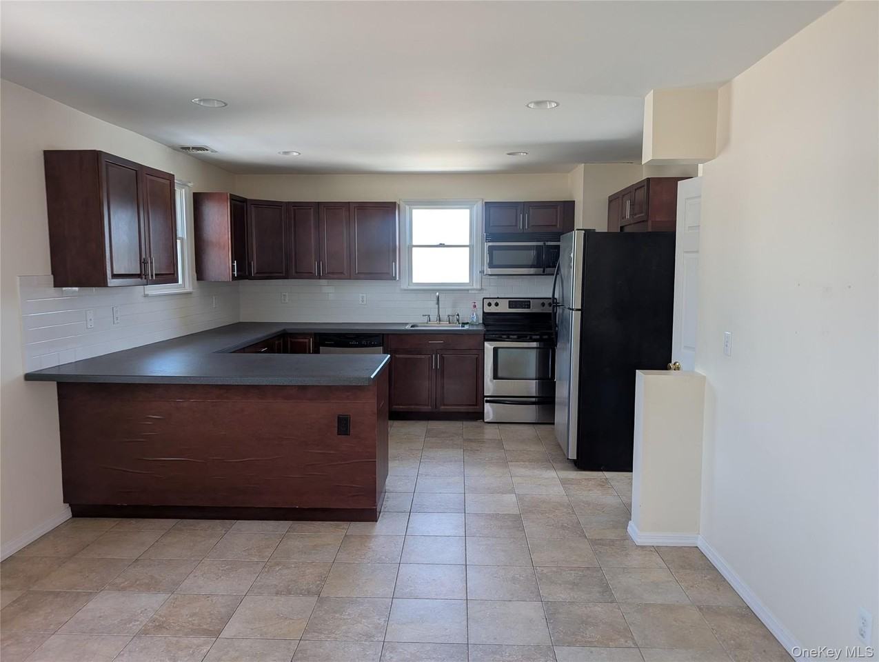 317 Bedford Ave - Photo 3 of 16