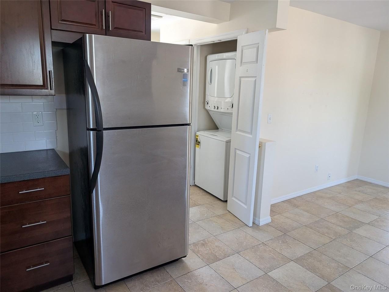 317 Bedford Ave - Photo 6 of 16