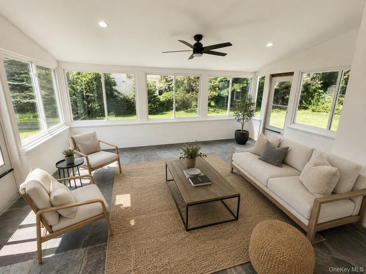 115 Osborn Ave - Photo 3 of 9