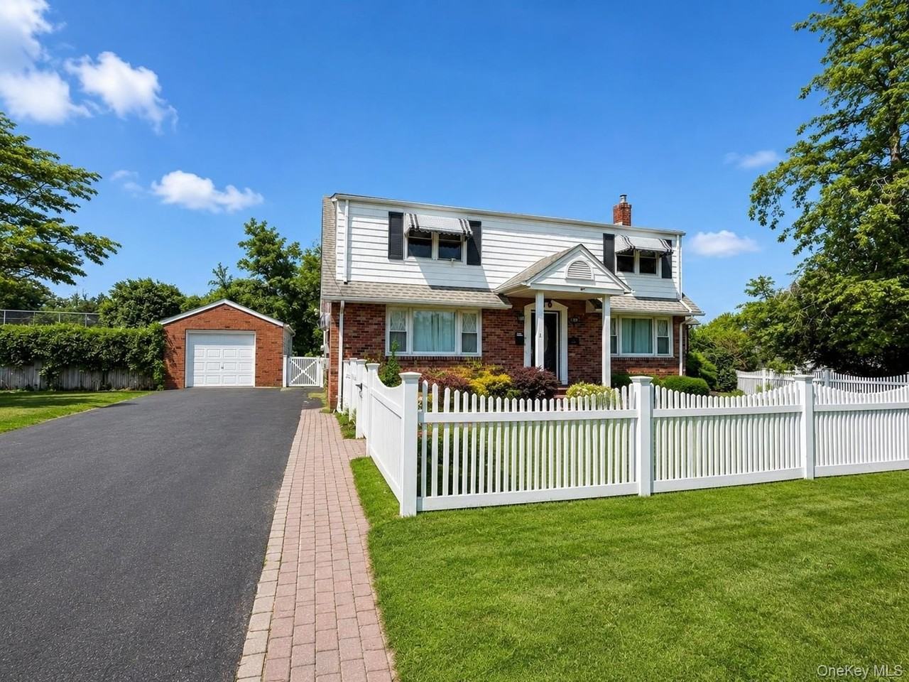 31 Maple Ave - Photo 2 of 12