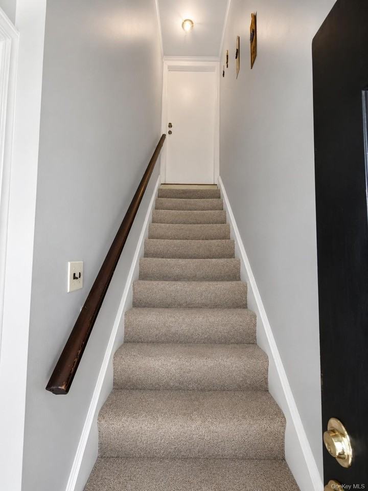 31 Maple Ave - Photo 3 of 12