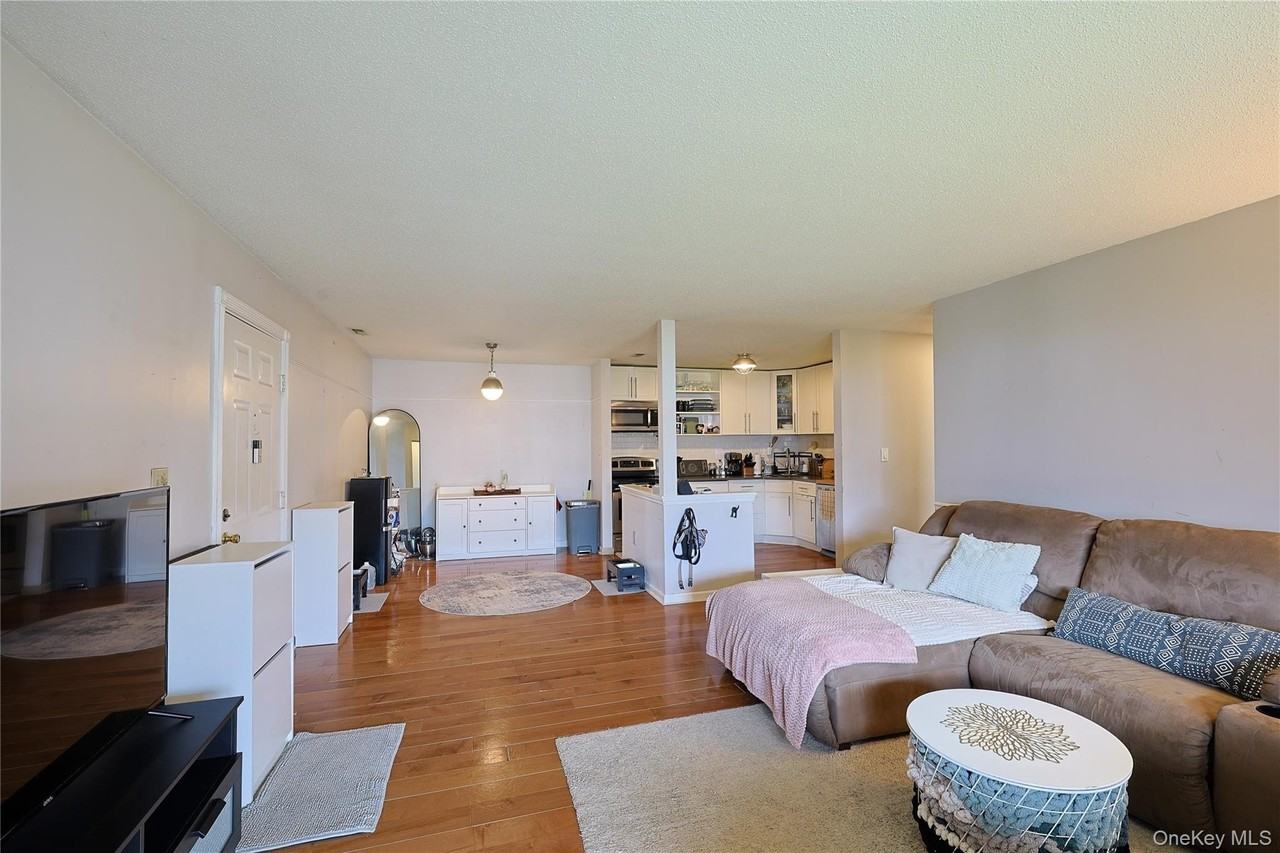 3 Brook Dr #27 - Photo 5 of 20