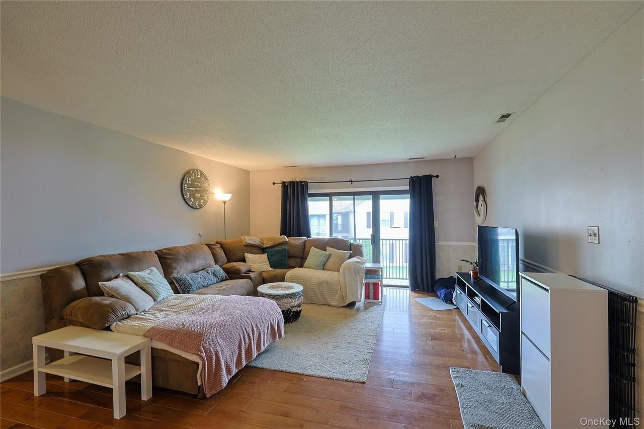3 Brook Dr #27 - Photo 6 of 20