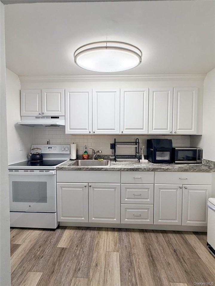 1143 E Main St #2 - Photo 3 of 10