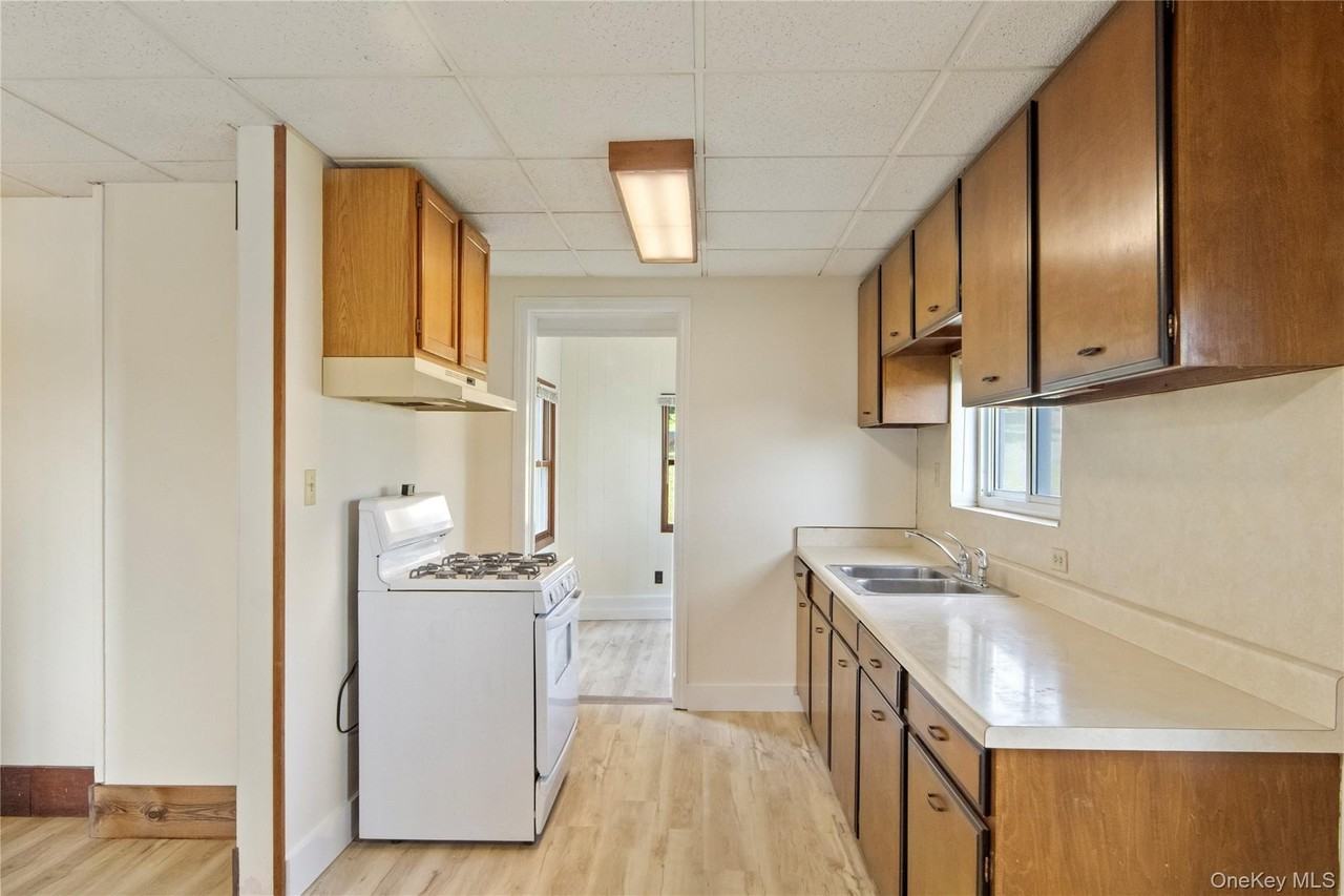 18 Thamsen Dr - Photo 7 of 19