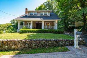 featured image of 24 Soundview Rd