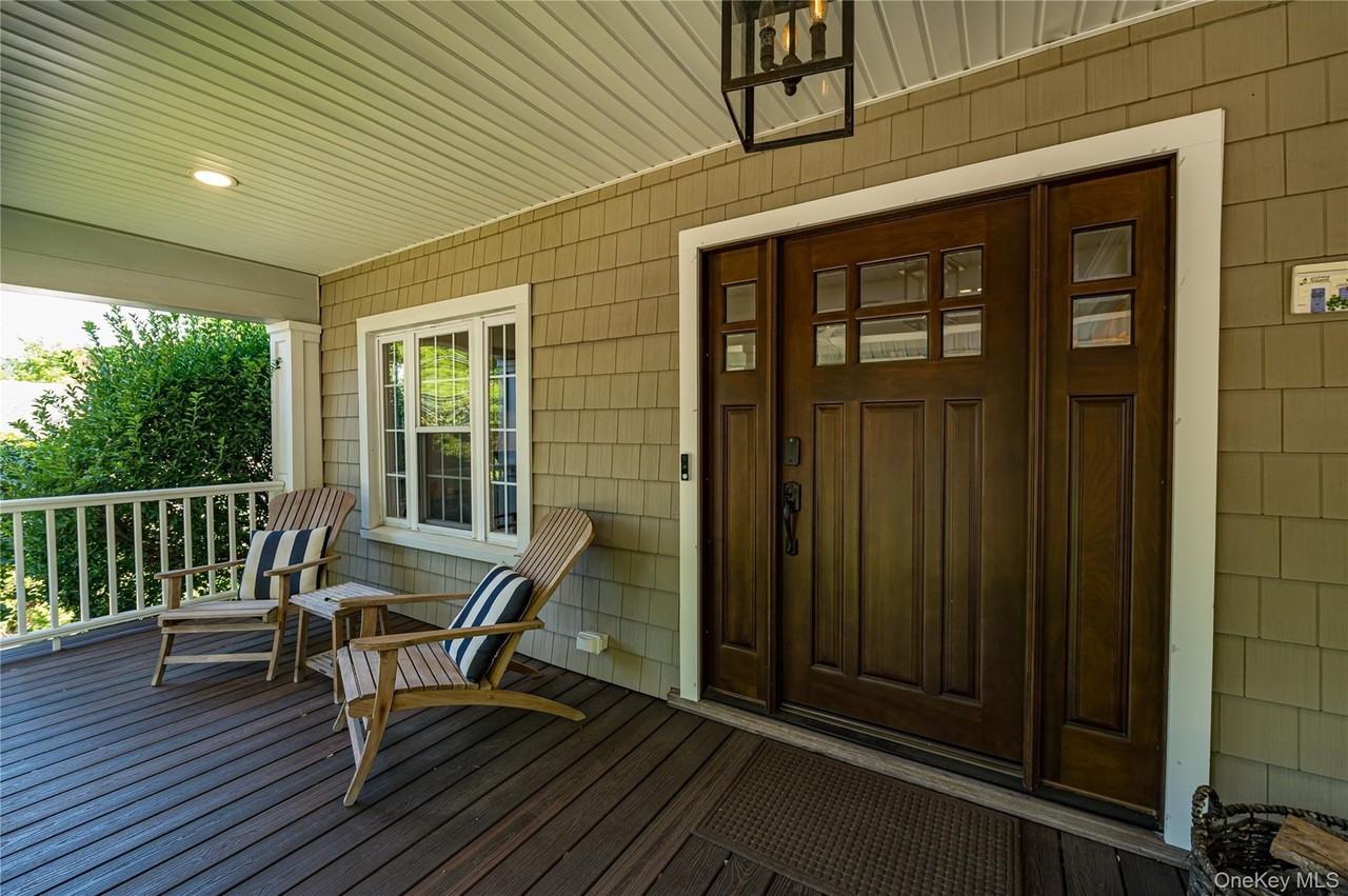 24 Soundview Rd - Photo 2 of 20