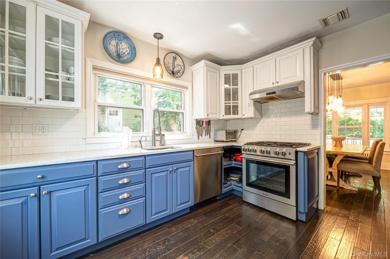 24 Soundview Rd - Photo 3 of 20