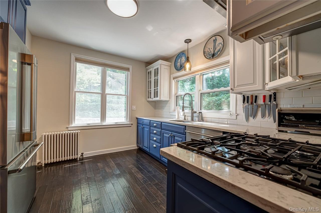 24 Soundview Rd - Photo 4 of 20