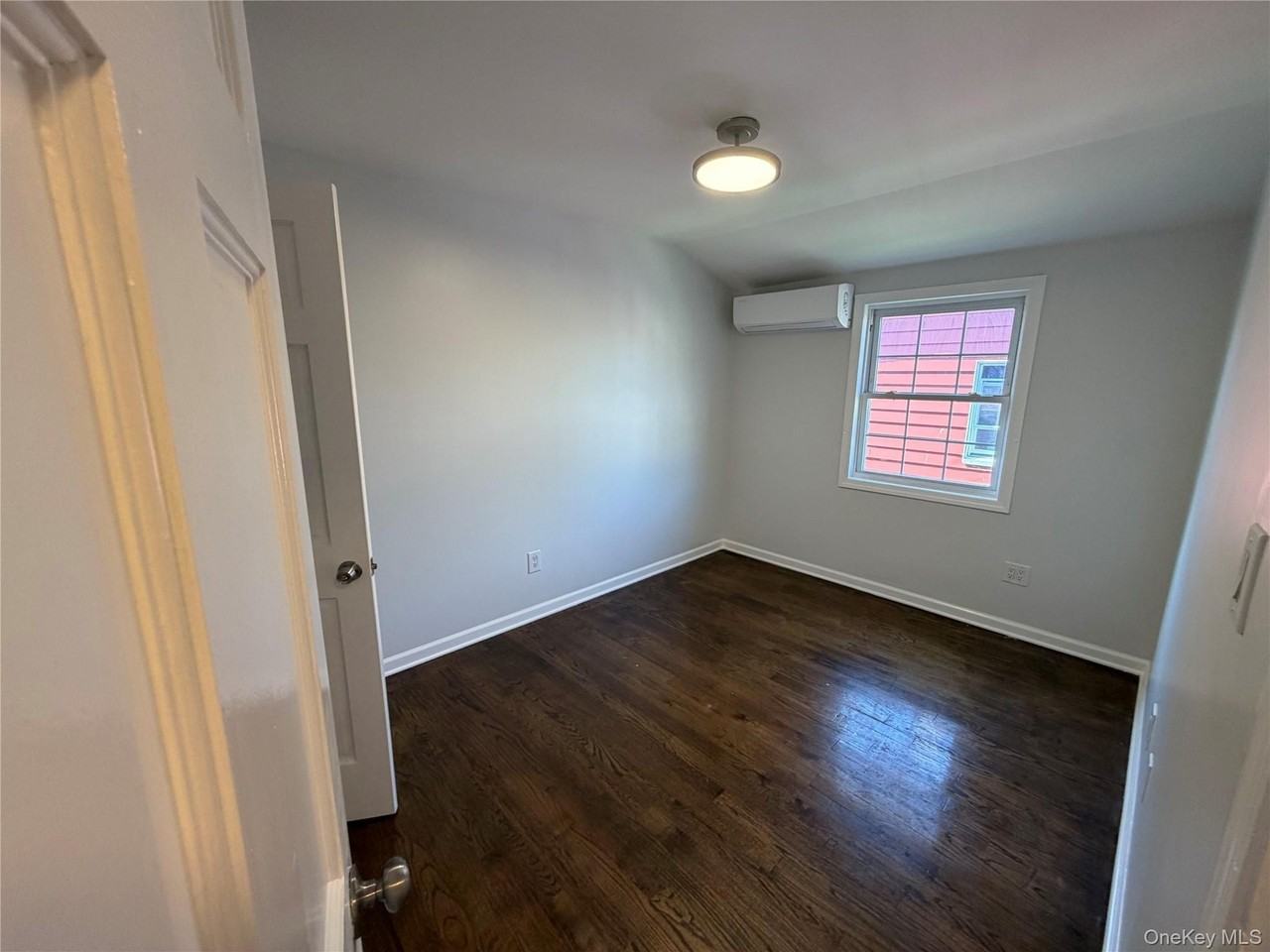 14302 222nd St - Photo 7 of 11