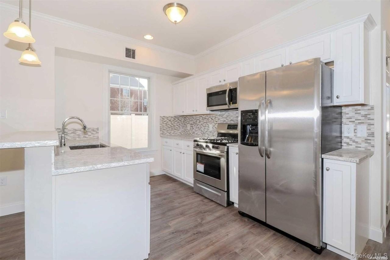 7 Nathan Hale Dr #A - Photo 3 of 11