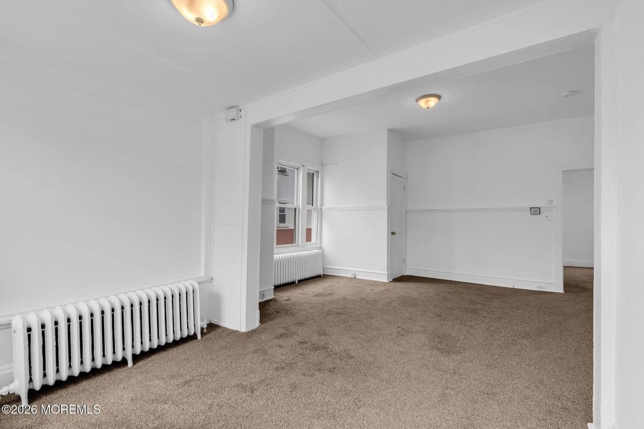 805 6th Ave #1 - Photo 4 of 25