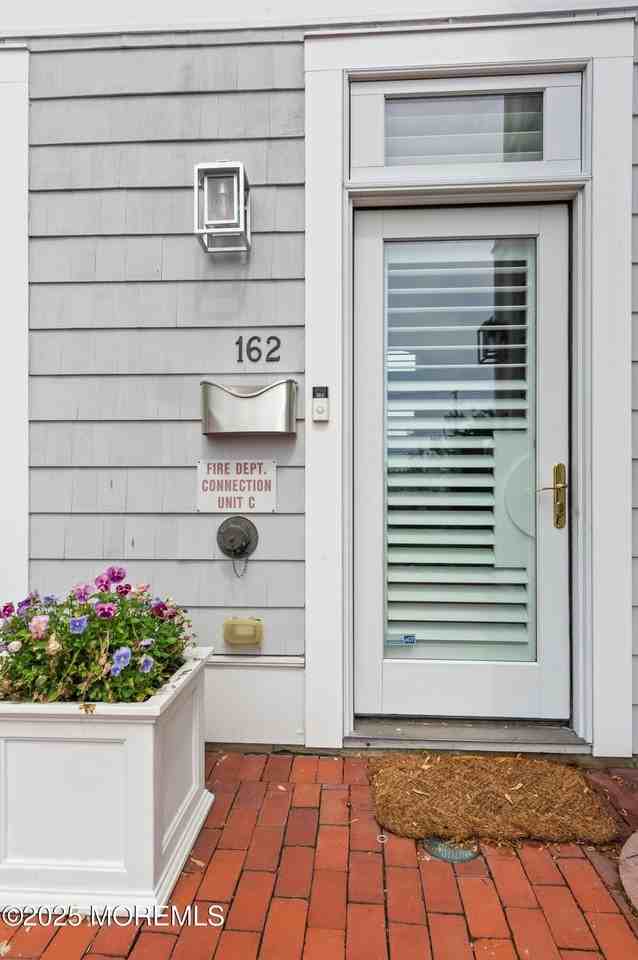 162 Main St - Photo 4 of 49