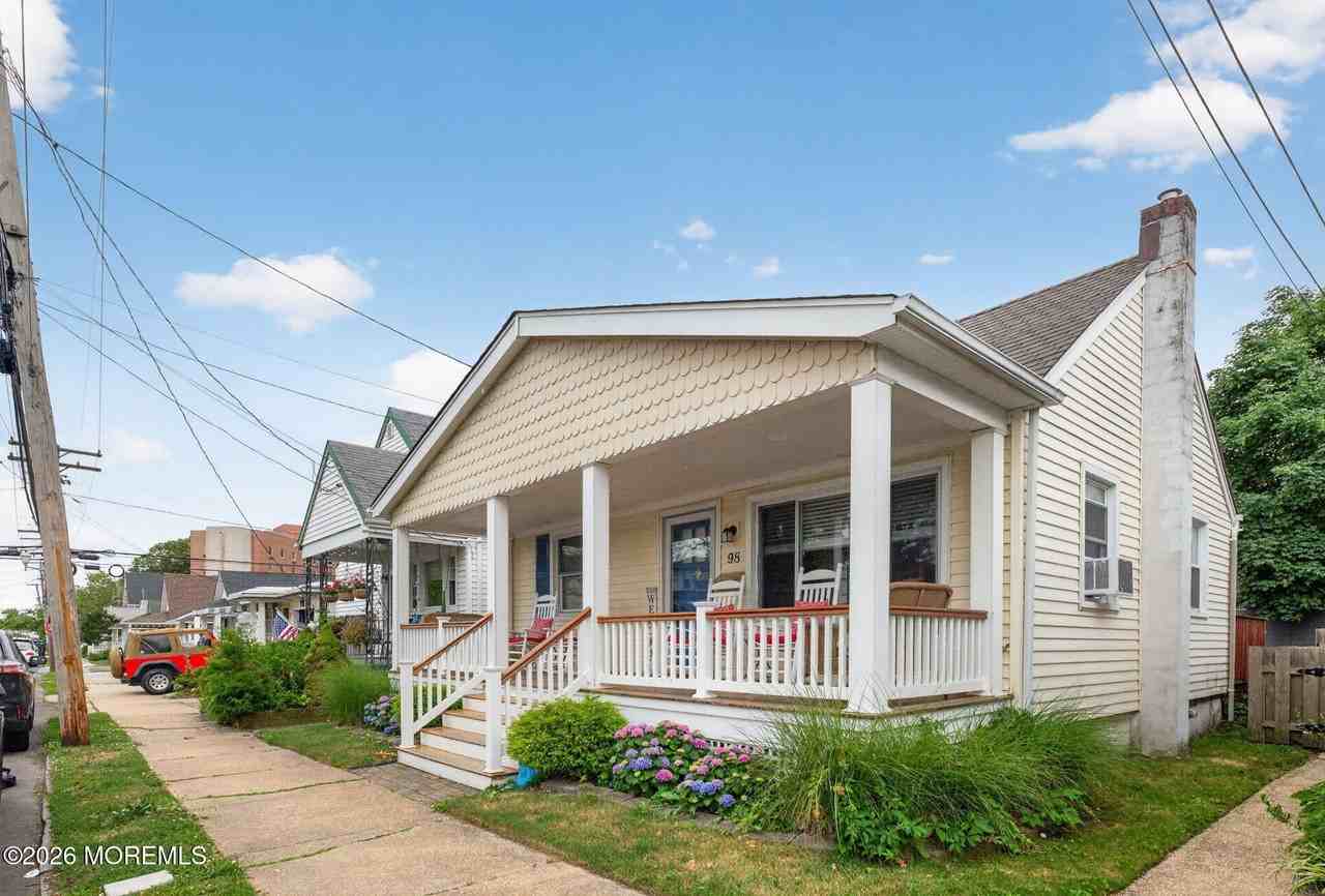 98 Stockton Ave - Photo 2 of 27