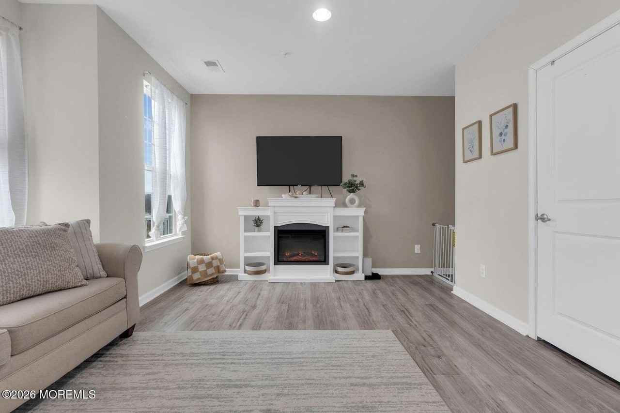 14 Kyle Dr - Photo 6 of 28